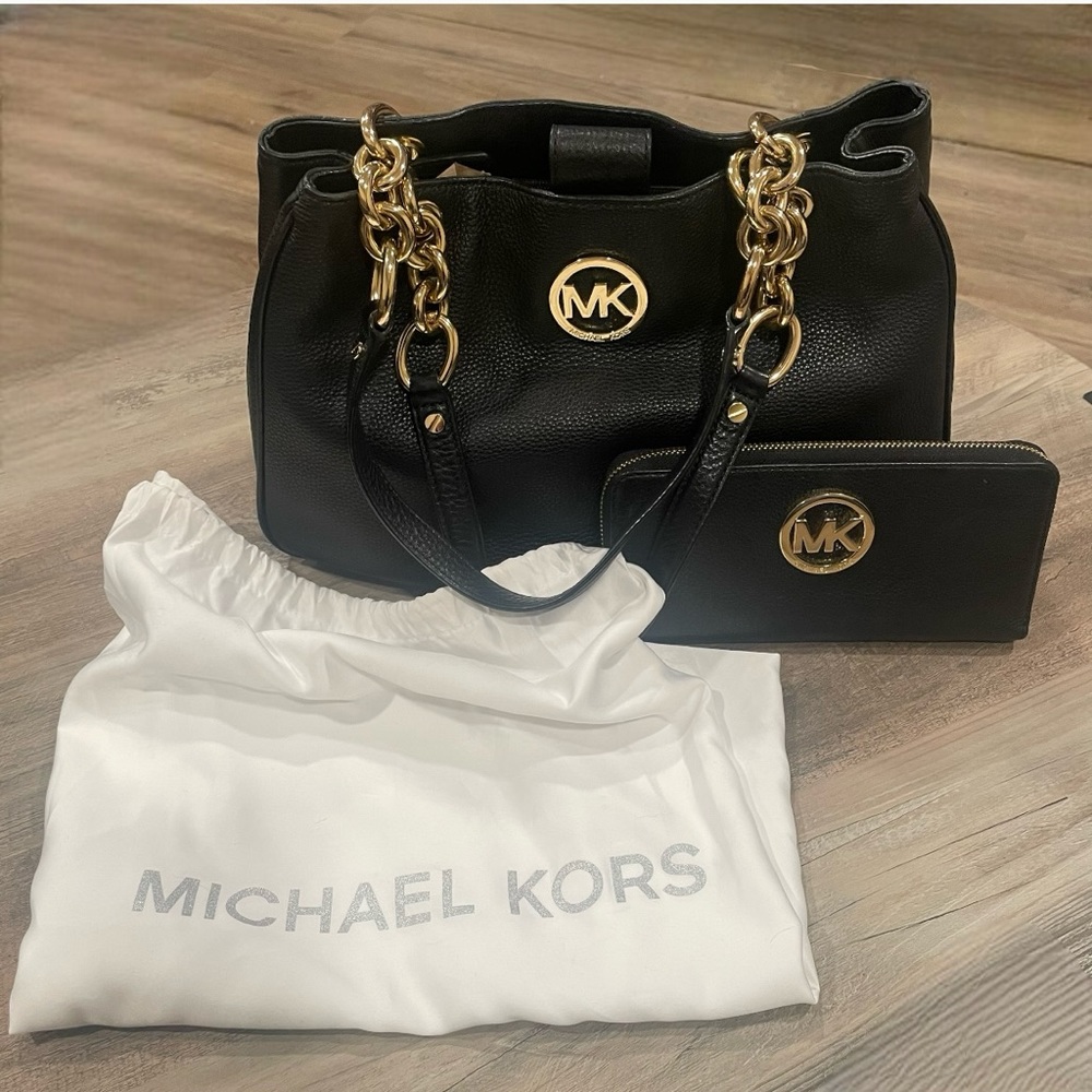 Michael Kors Shoulder bag with matching wallet and dust bag